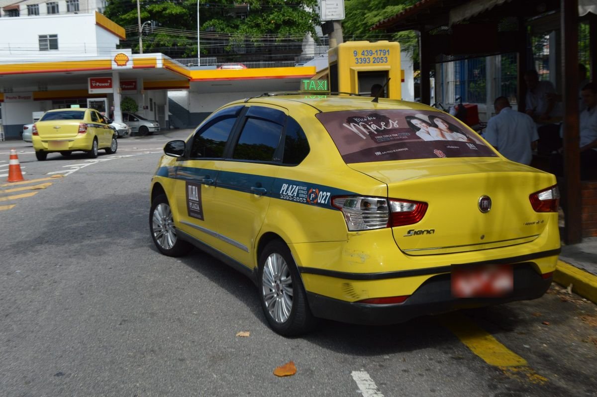 Táxi Fiat Siena na Ilha do Governador com Taxidoor do Ilha Plaza Shopping